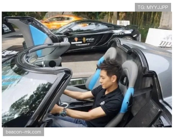 张家齐训练结束就直奔豪车，别告诉我他家车库不比明星少？